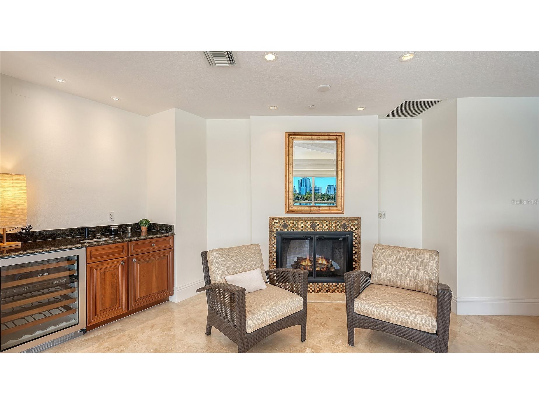 464 Golden Gate Point #304 Sarasota FL 34236 A4676340 image18