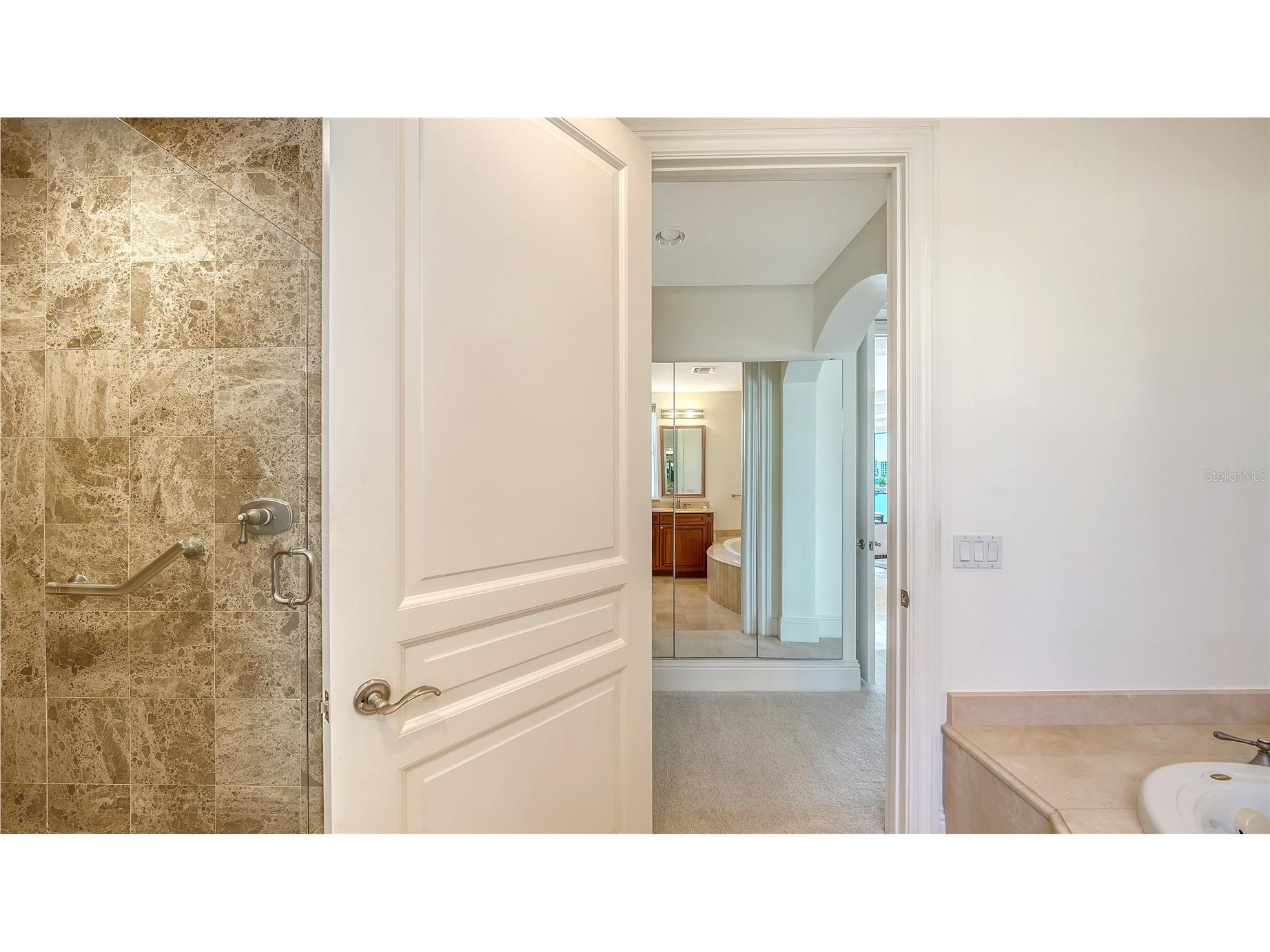 464 Golden Gate Point #304 Sarasota FL 34236 A4676340 image27