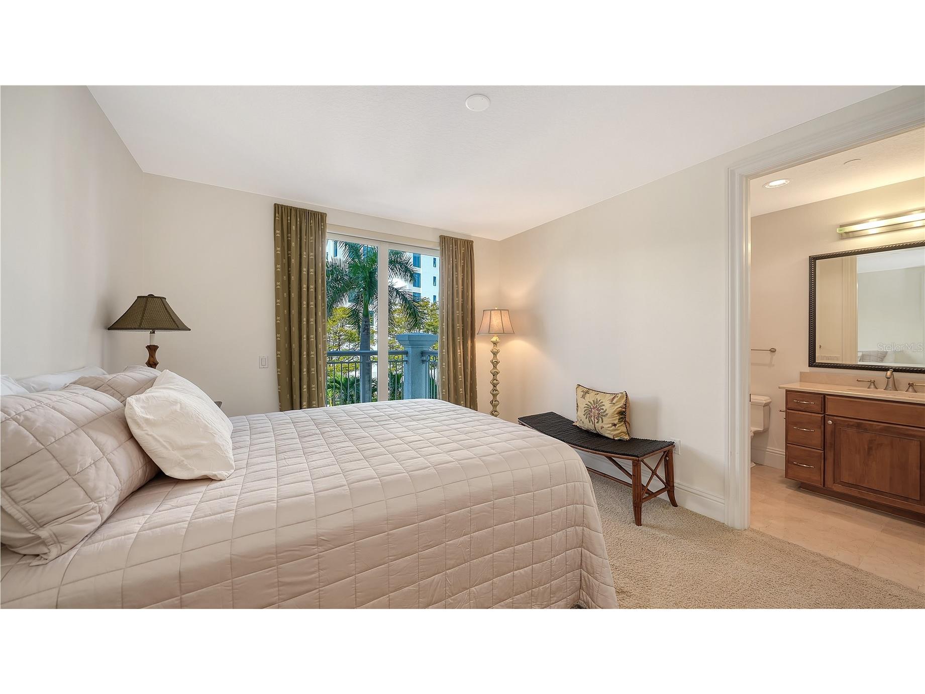 464 Golden Gate Point #304 Sarasota FL 34236 A4676340 image31