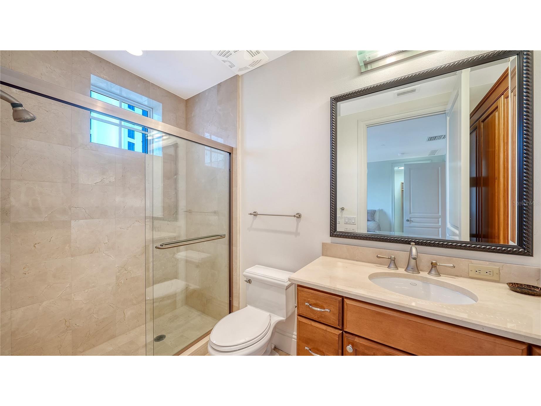 464 Golden Gate Point #304 Sarasota FL 34236 A4676340 image33