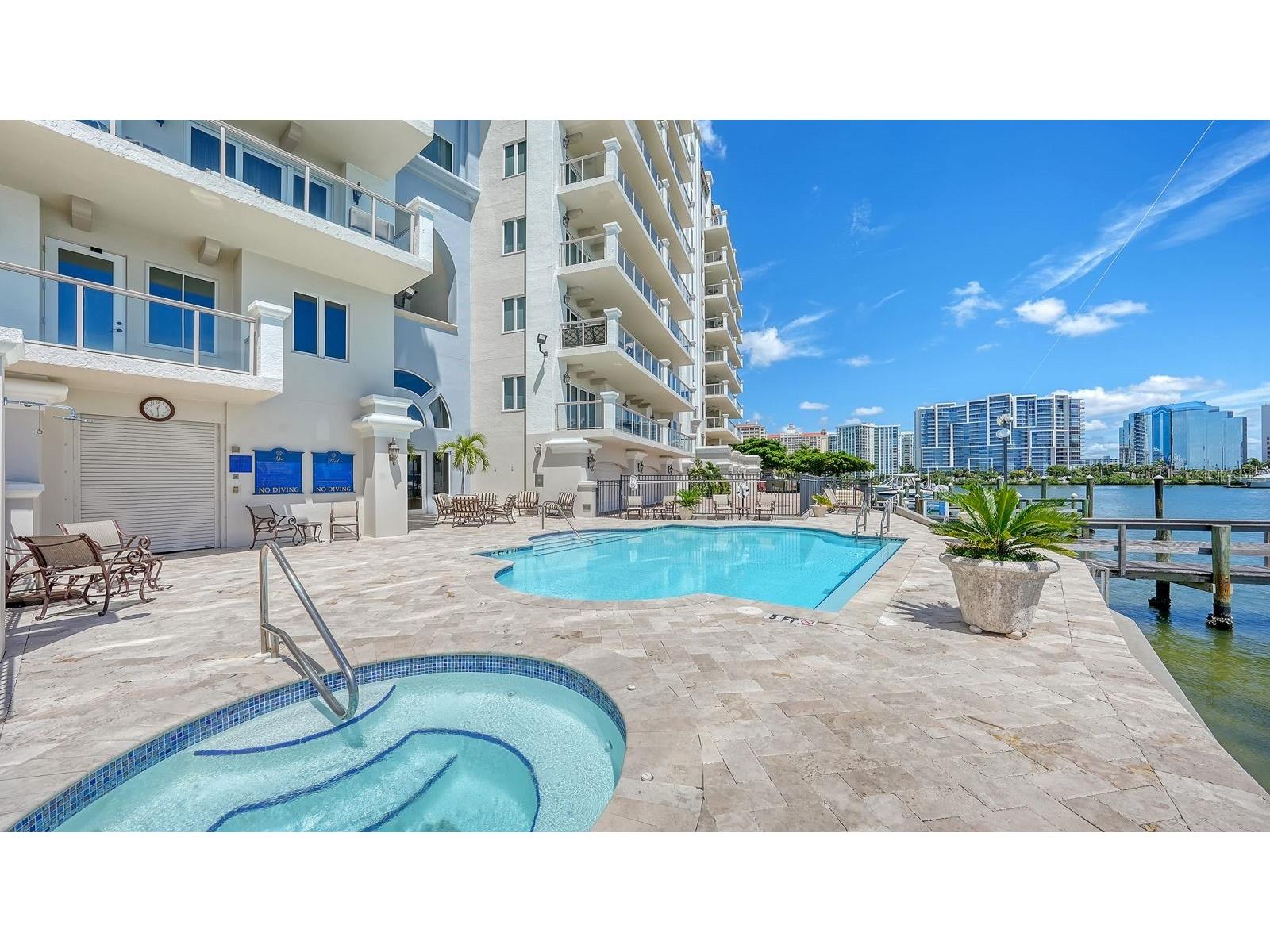464 Golden Gate Point #304 Sarasota FL 34236 A4676340 image43