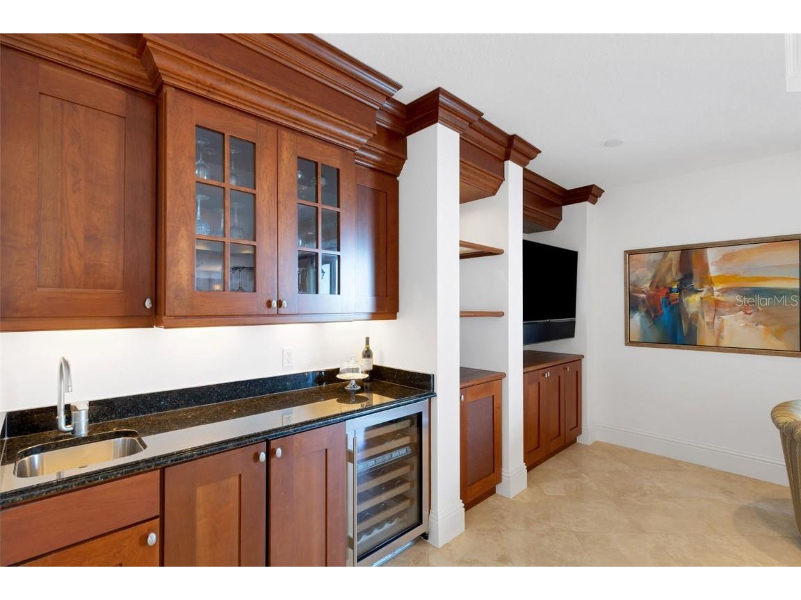 464 Golden Gate Point #403 Sarasota FL 34236 A4666344 image17