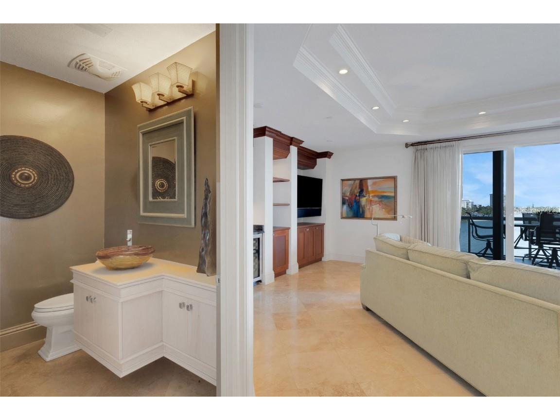 464 Golden Gate Point #403 Sarasota FL 34236 A4666344 image18