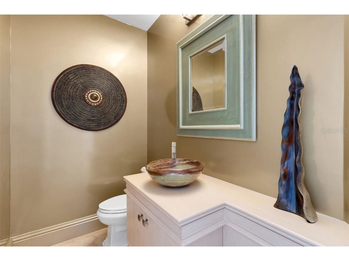 464 Golden Gate Point #403 Sarasota FL 34236 A4666344 image19