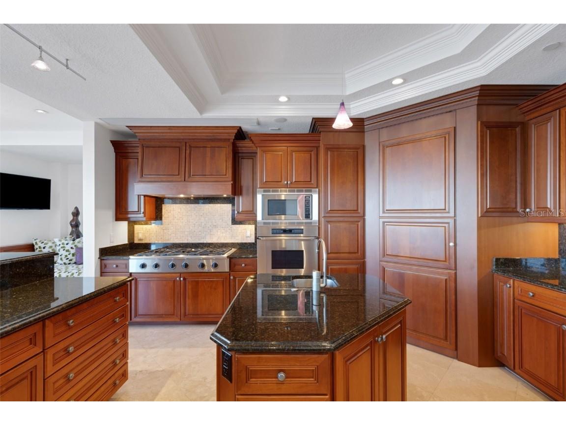 464 Golden Gate Point #403 Sarasota FL 34236 A4666344 image38