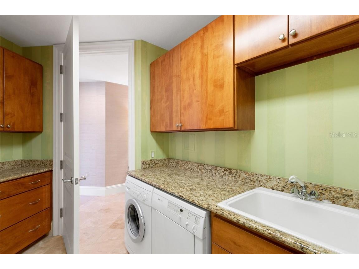 464 Golden Gate Point #403 Sarasota FL 34236 A4666344 image40