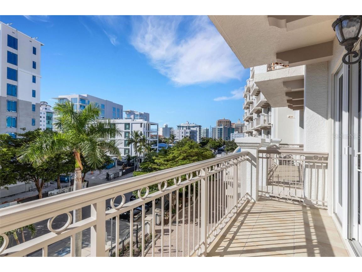 464 Golden Gate Point #403 Sarasota FL 34236 A4666344 image49