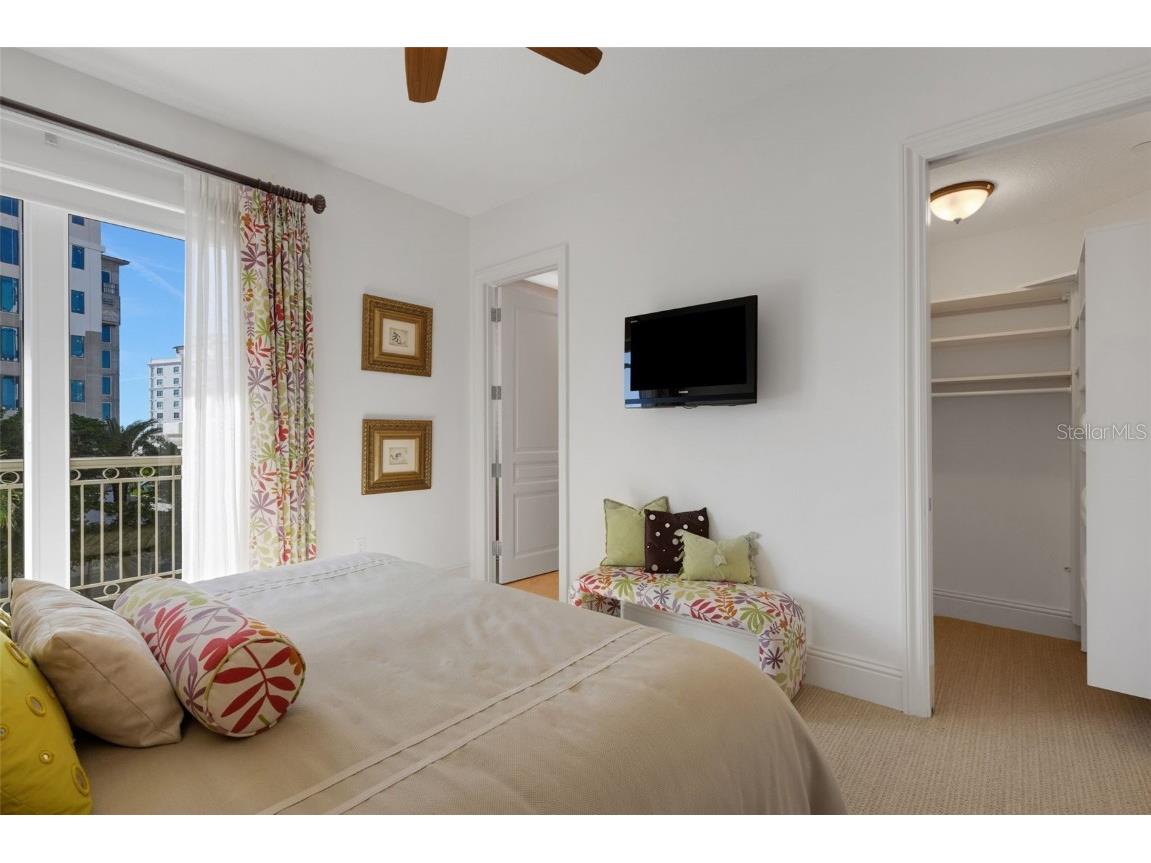 464 Golden Gate Point #403 Sarasota FL 34236 A4666344 image51