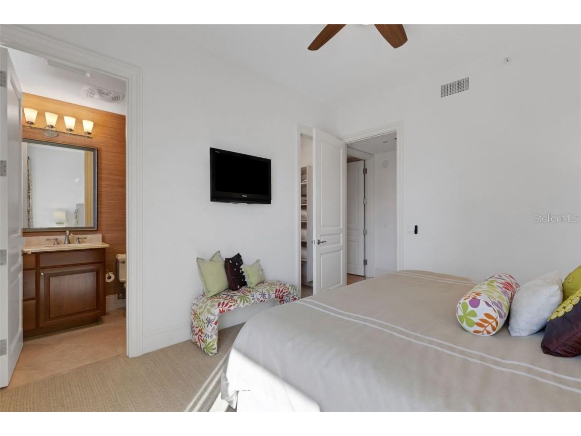 464 Golden Gate Point #403 Sarasota FL 34236 A4666344 image52