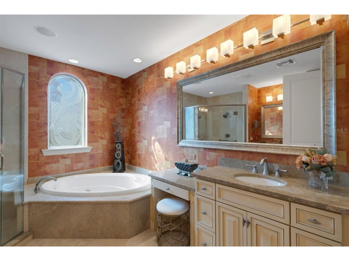 464 Golden Gate Point #403 Sarasota FL 34236 A4666344 image55