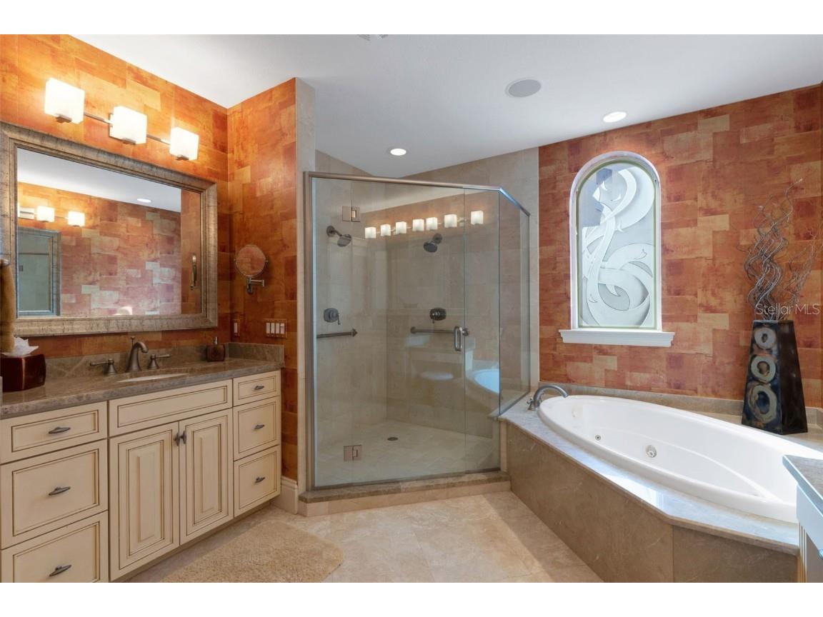 464 Golden Gate Point #403 Sarasota FL 34236 A4666344 image56