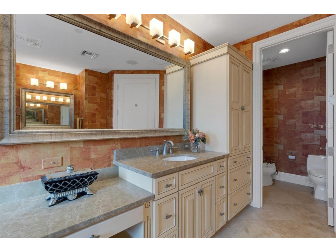 464 Golden Gate Point #403 Sarasota FL 34236 A4666344 image57