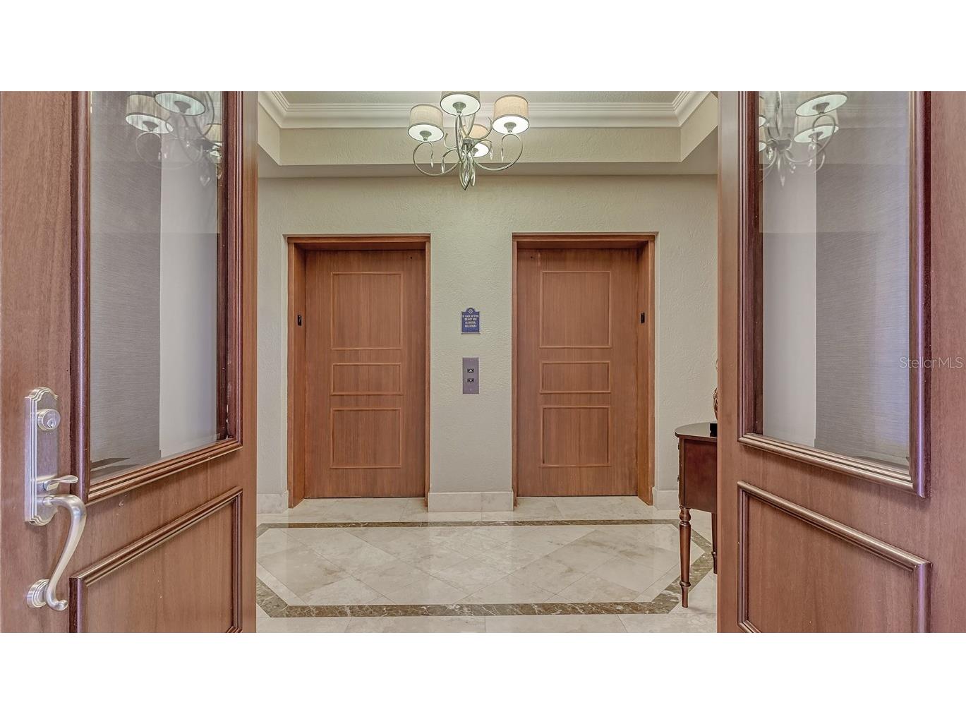 464 Golden Gate Point #702 Sarasota FL 34236 - SARASOTA BAY A4667652 image2