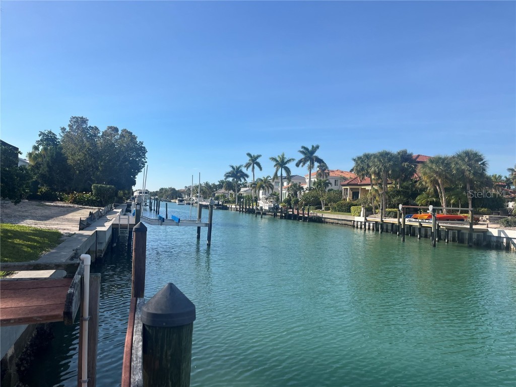 464 Meadow Lark Drive Sarasota FL 34236 - TARPON BEND A4595181 image1