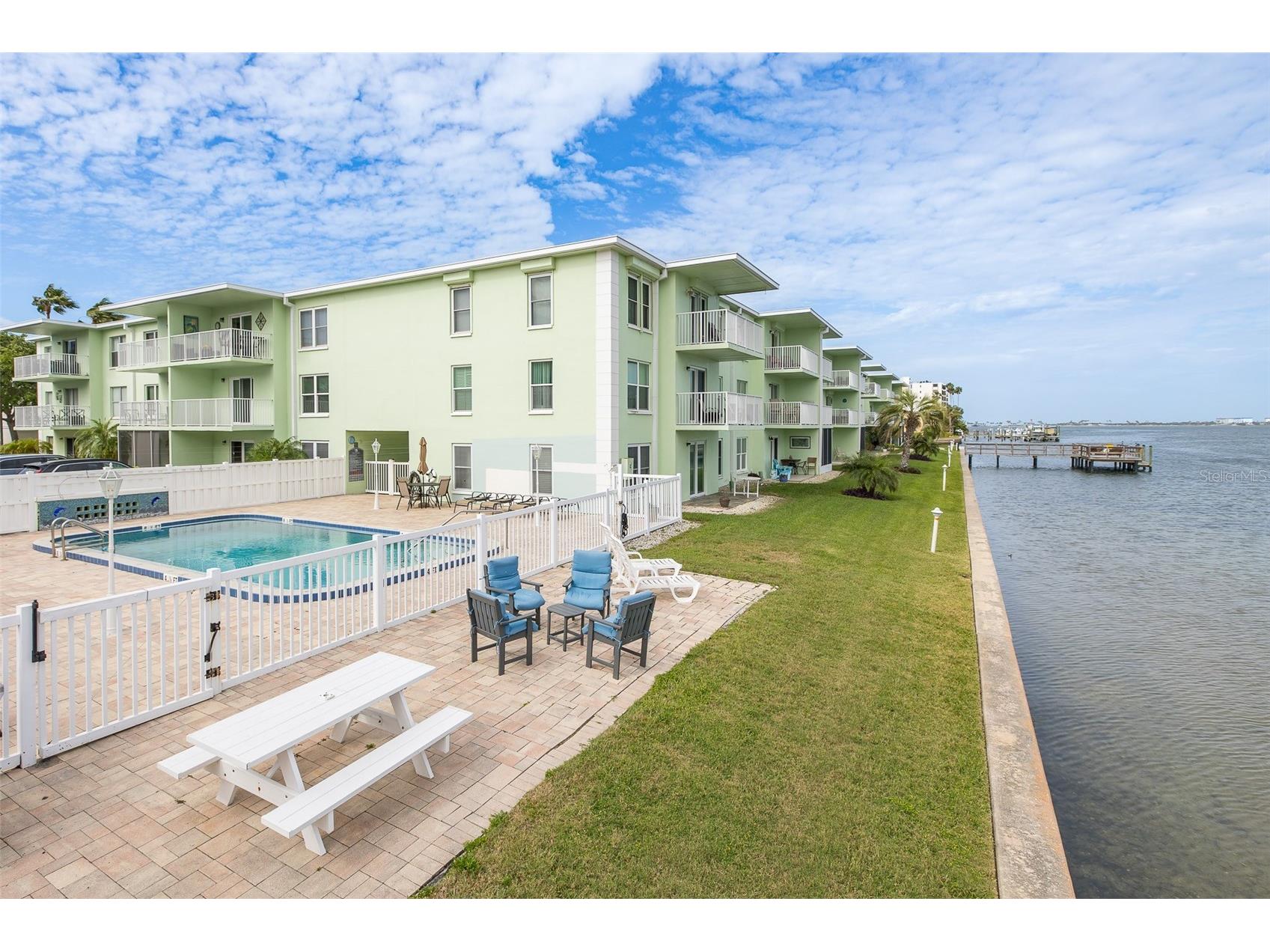 464 N Paula Drive #106 Dunedin FL 34698 W7884585 image1