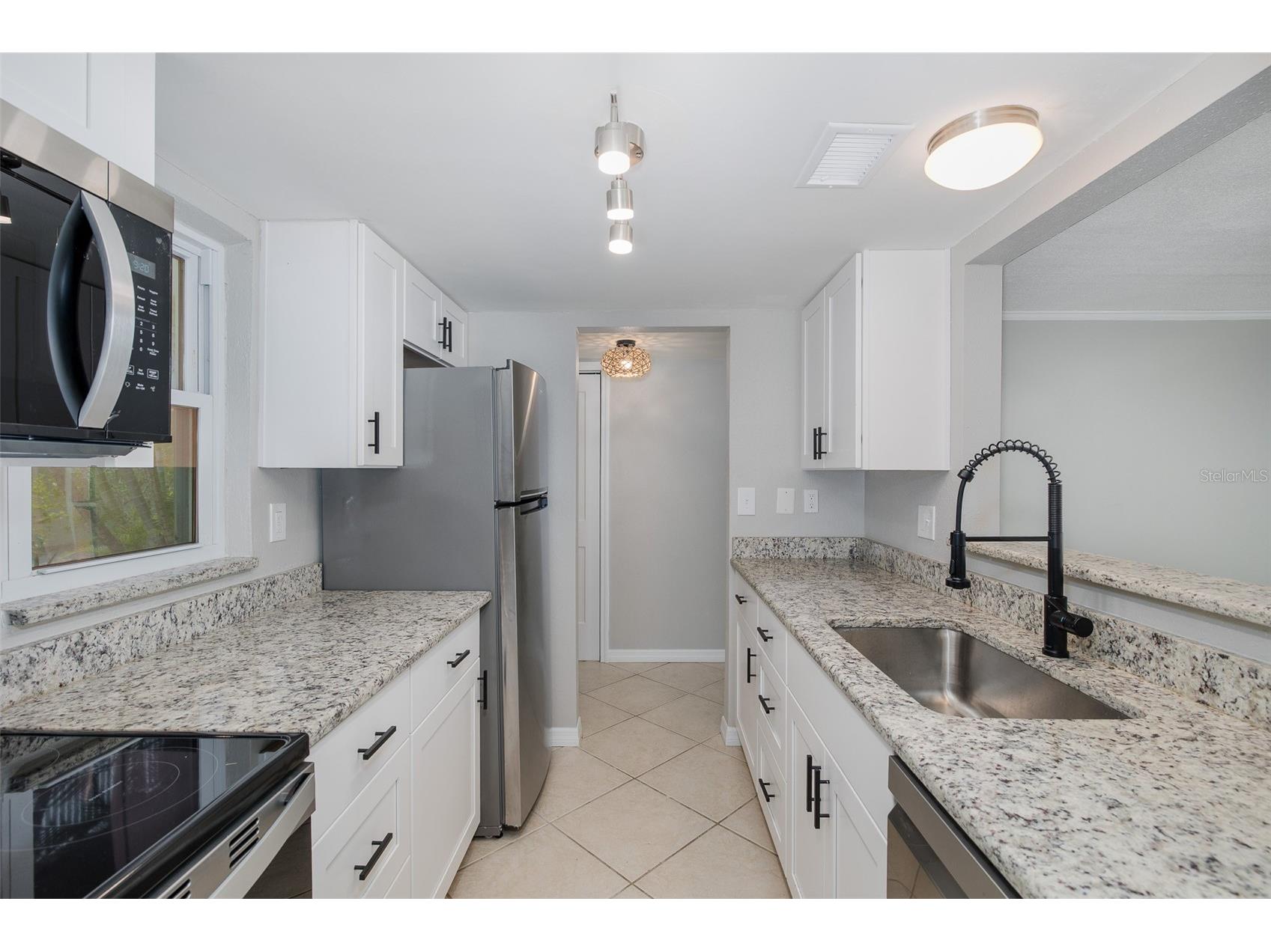 464 N Paula Drive #106 Dunedin FL 34698 W7884585 image3