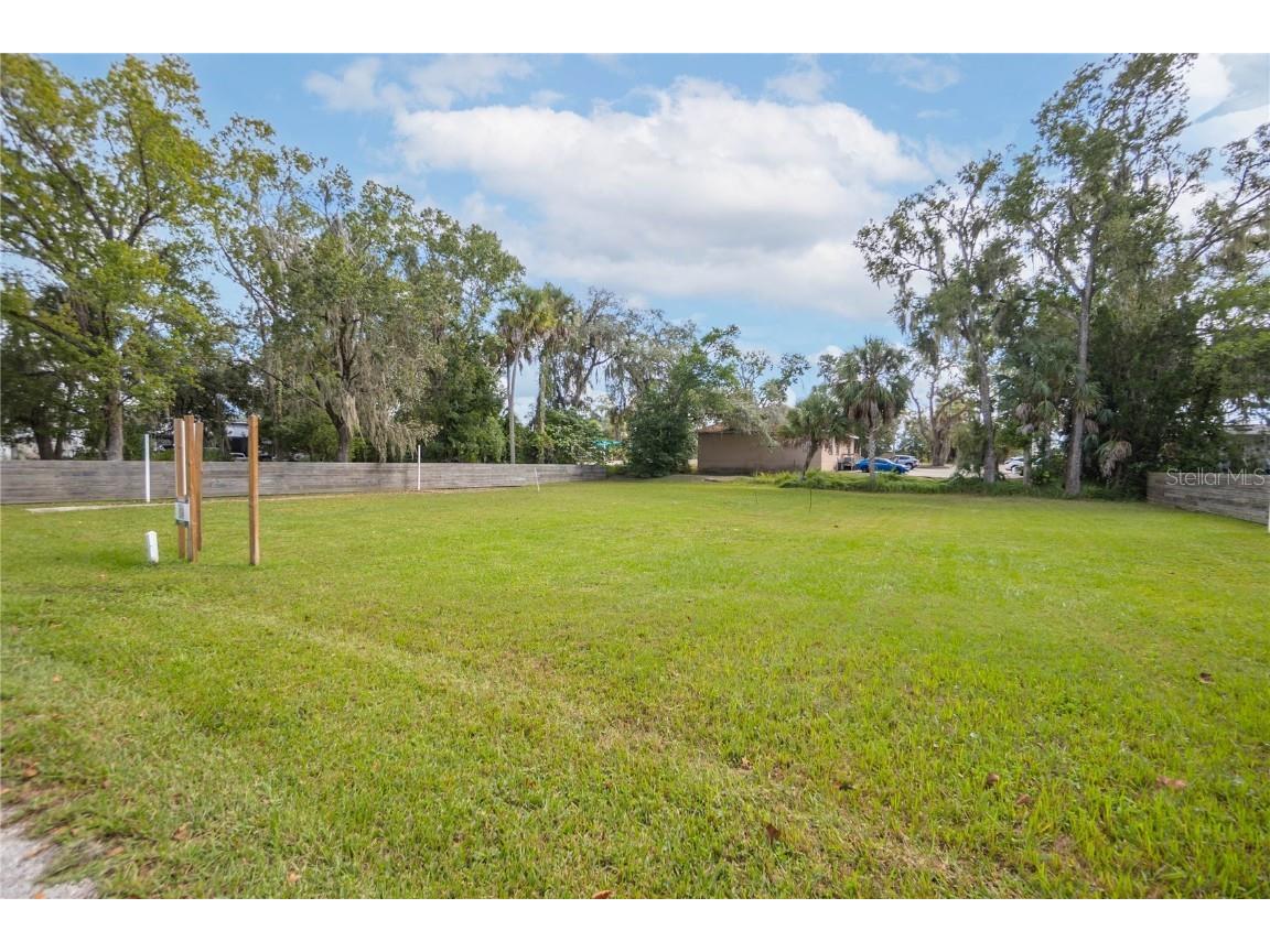 464 NE 2nd Street Crystal River FL 34429 W7857882 image2
