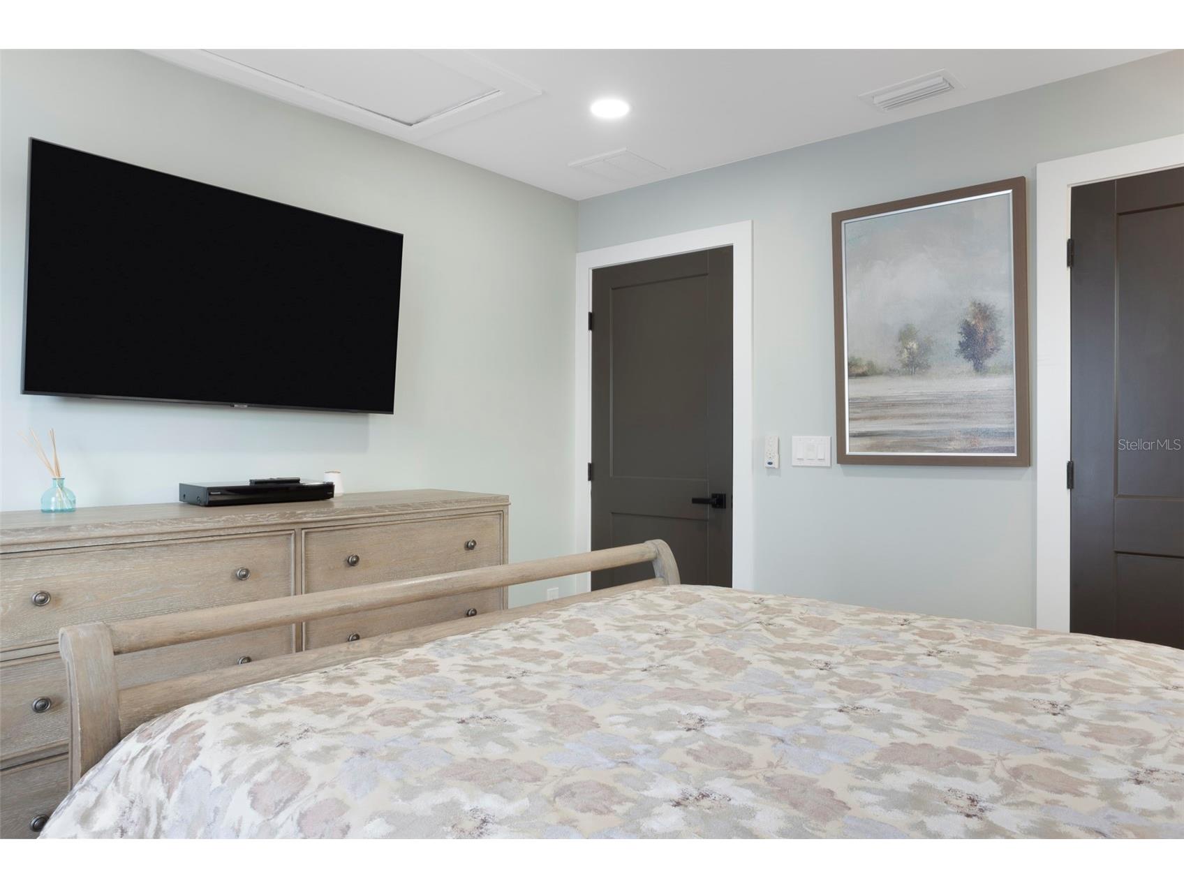 4640 35th Avenue N Saint Petersburg FL 33713 TB8482049 image48