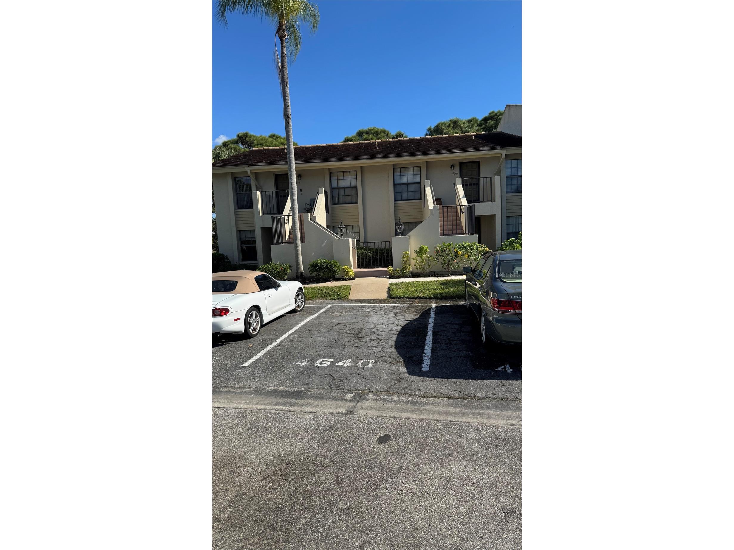 4640 Weybridge #12 Sarasota FL 34235 A4677826 image1