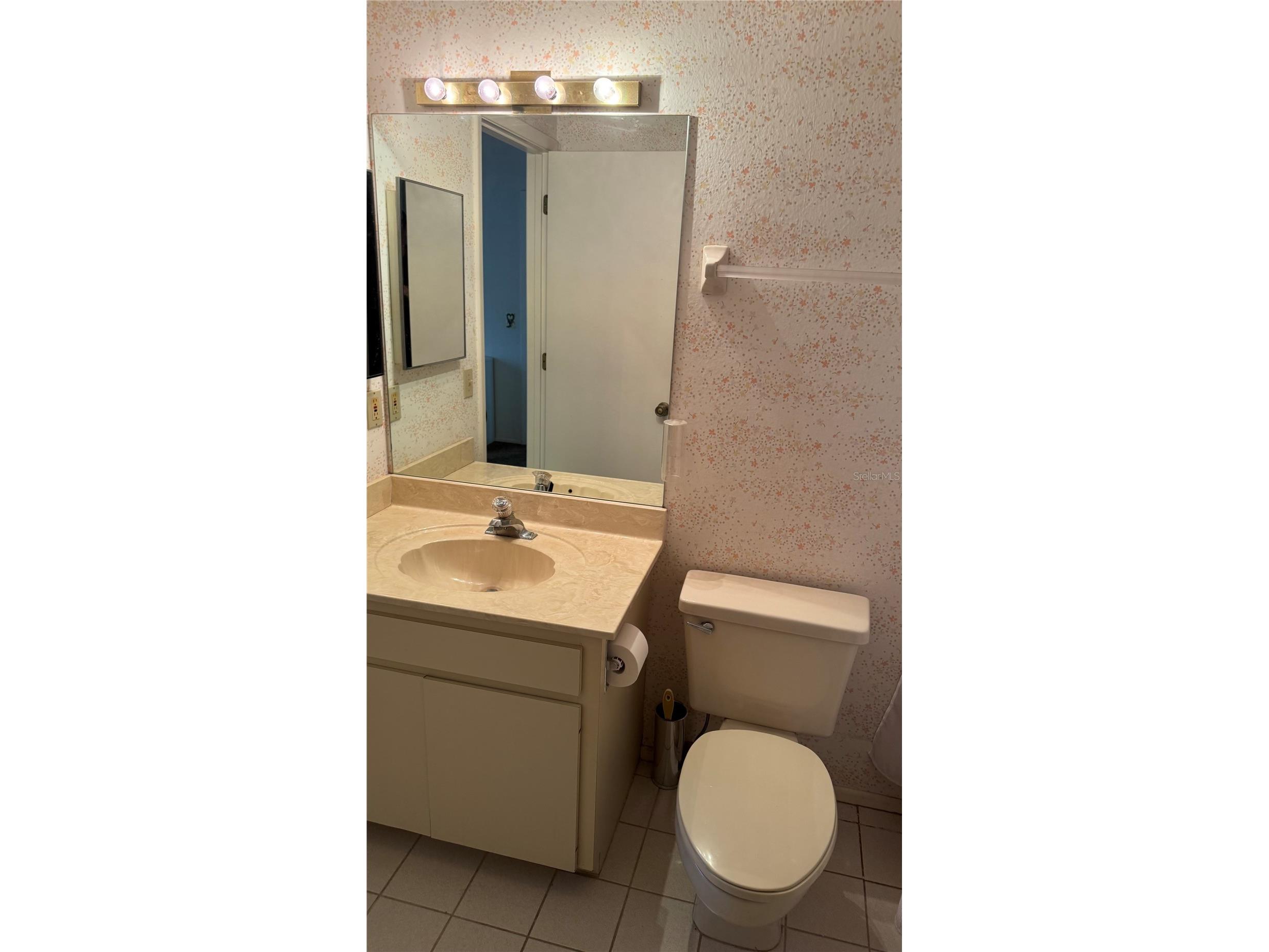 4640 Weybridge #12 Sarasota FL 34235 A4677826 image8