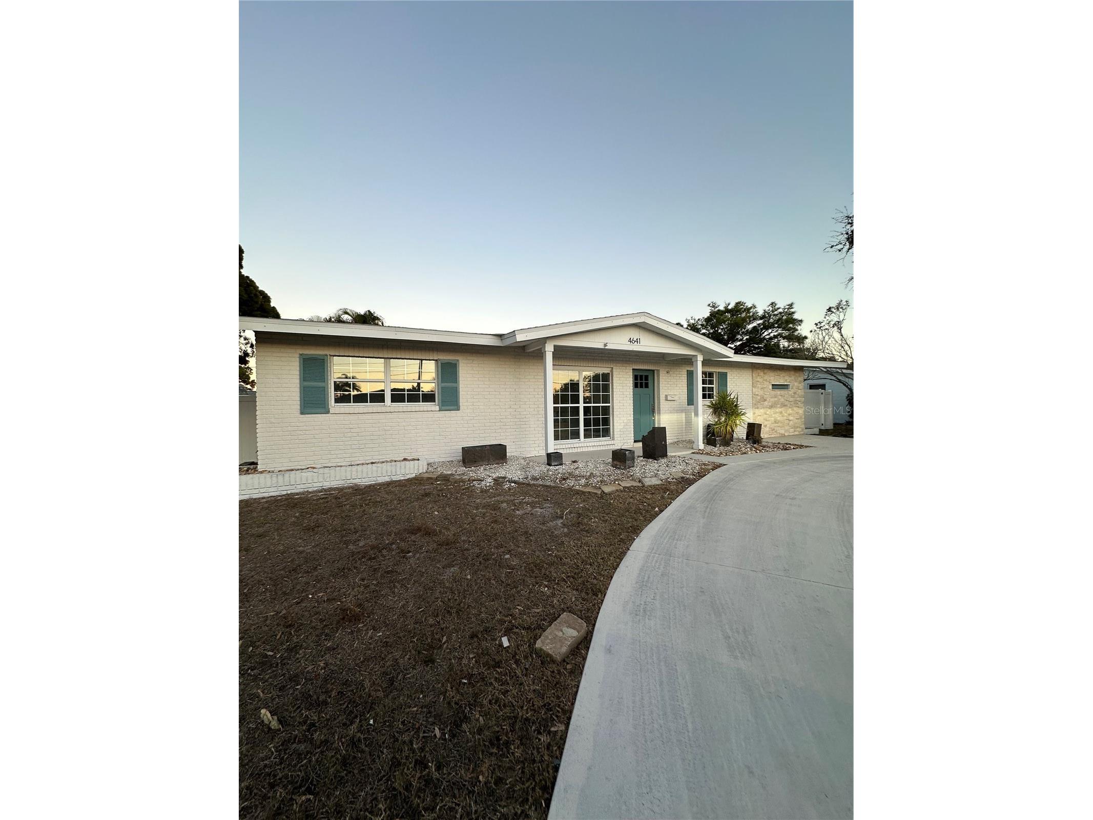 4641 Shore Acres Boulevard NE Saint Petersburg FL 33703 O6379806 image1