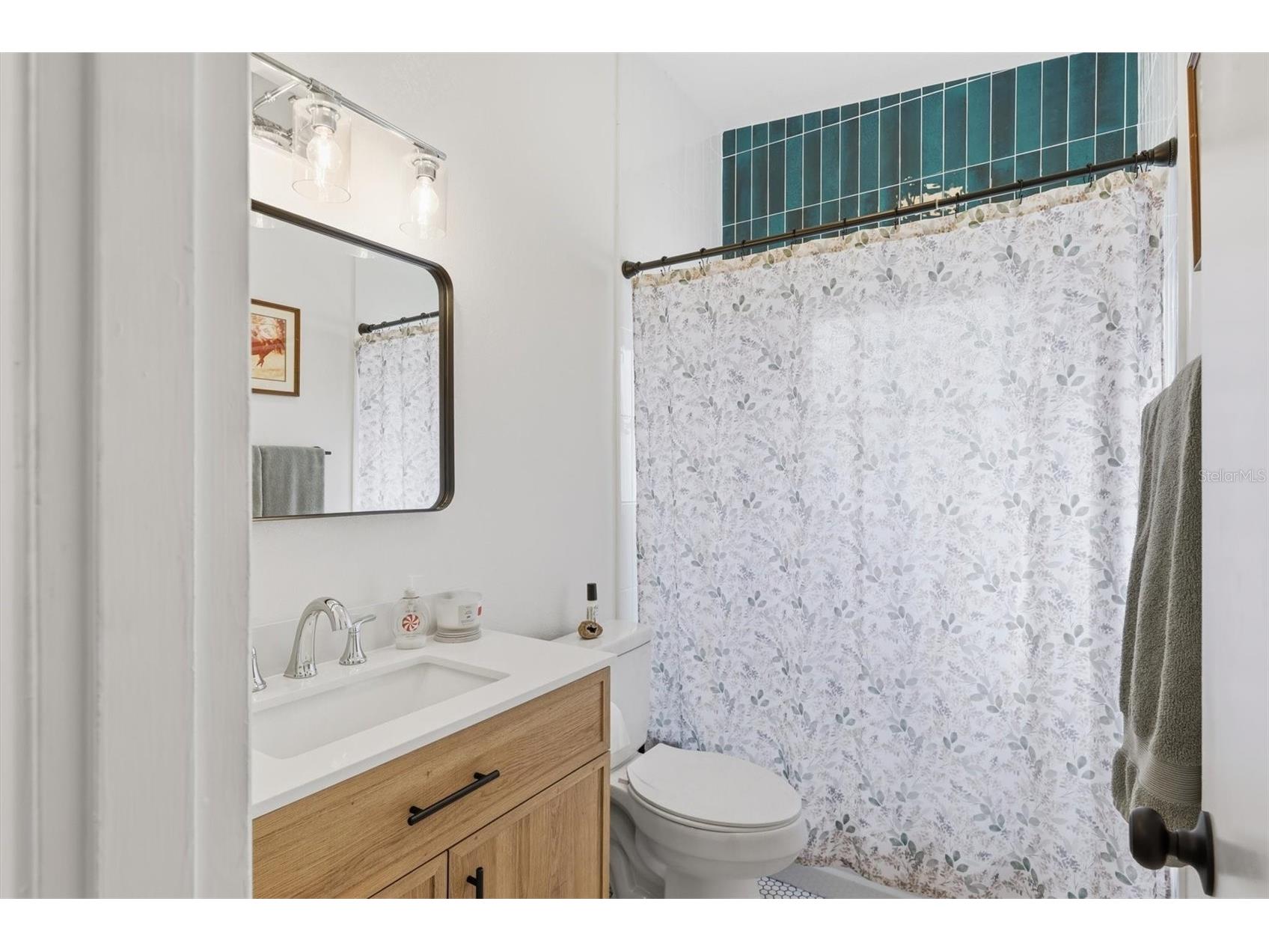 4643 Brooksdale Drive Sarasota FL 34232 A4678321 image17