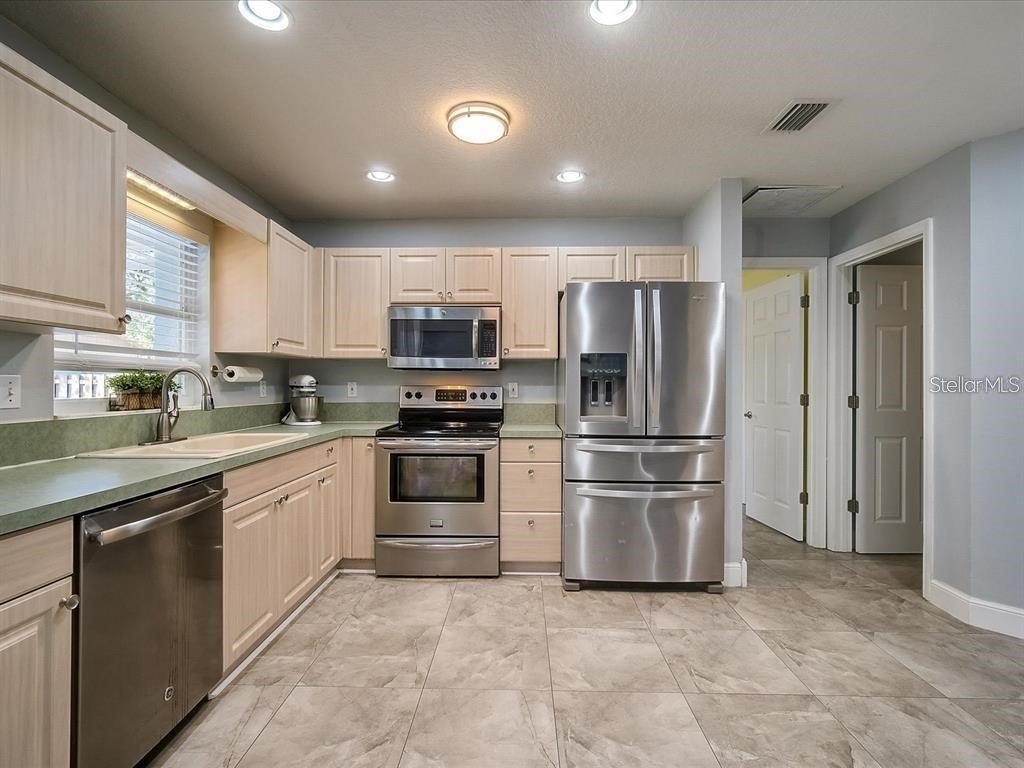 4644 Breezy Pines Boulevard Sarasota FL 34232 A4657586 image3