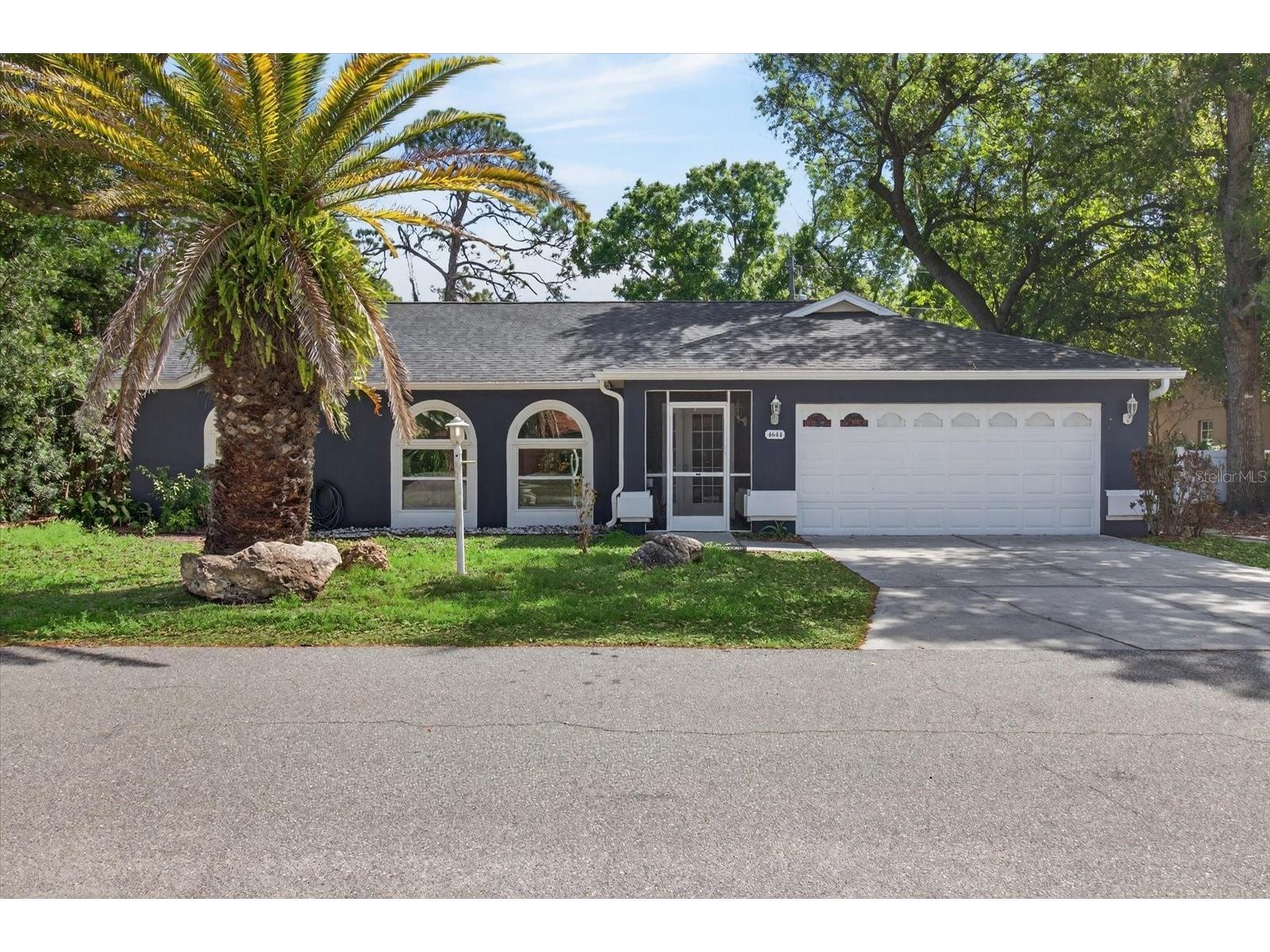 4644 Hamlets Grove Drive Sarasota FL 34235 A4686910 image1