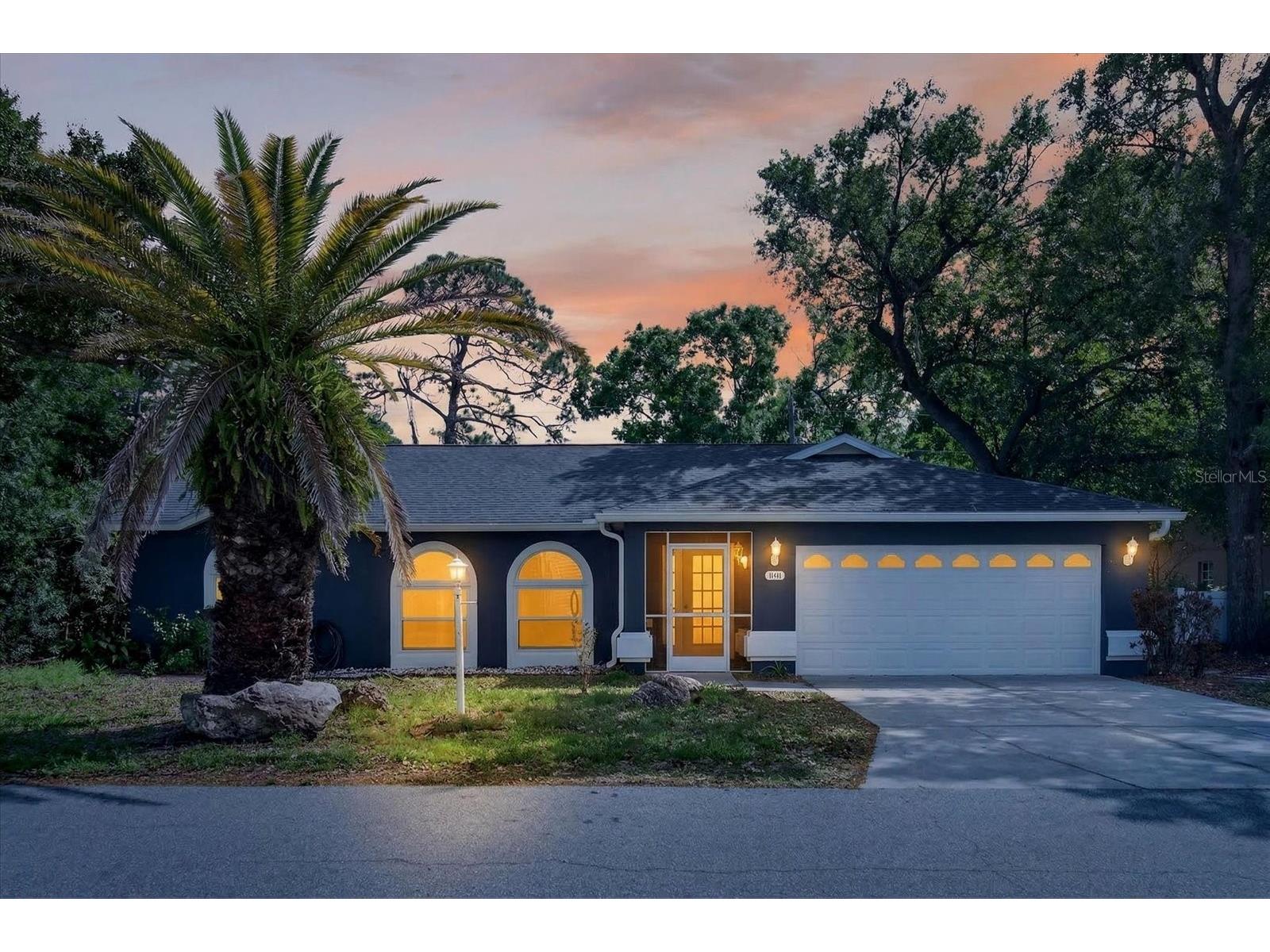 4644 Hamlets Grove Drive Sarasota FL 34235 A4686910 image3