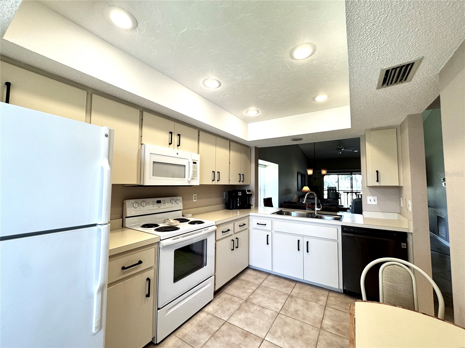 4644 Weybridge #10 Sarasota FL 34235 A4689859 image13