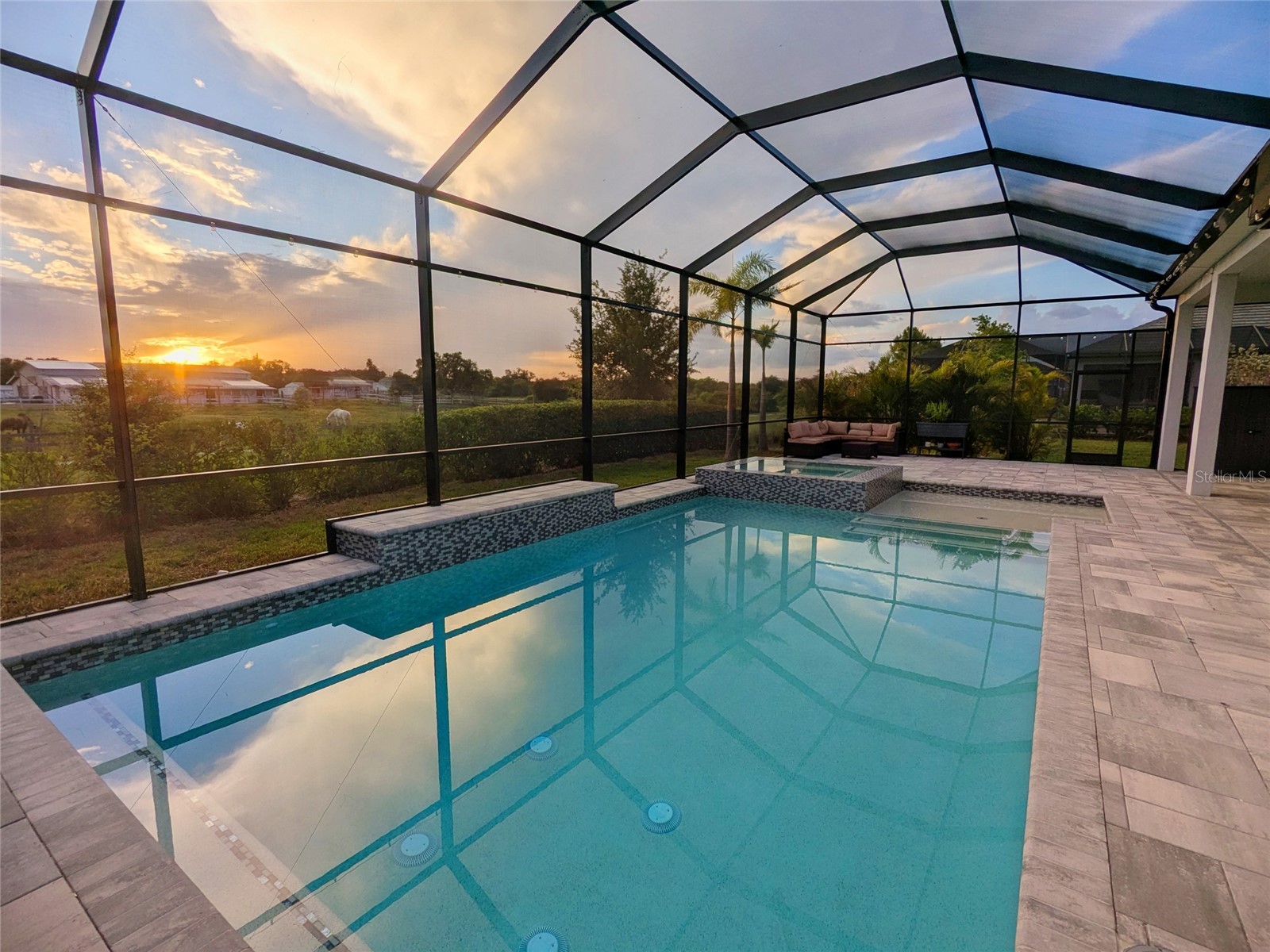 4645 Antrim Drive Sarasota FL 34240 A4694391 image1