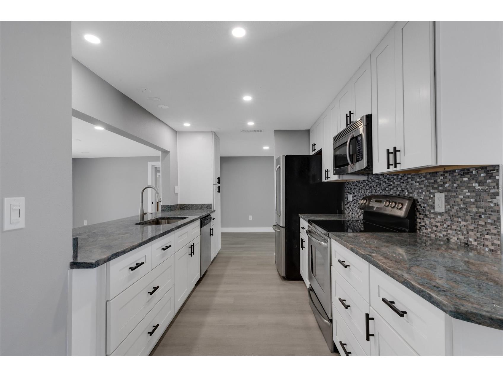 4645 Hunter Ridge Drive Sarasota FL 34233 A4693461 image25