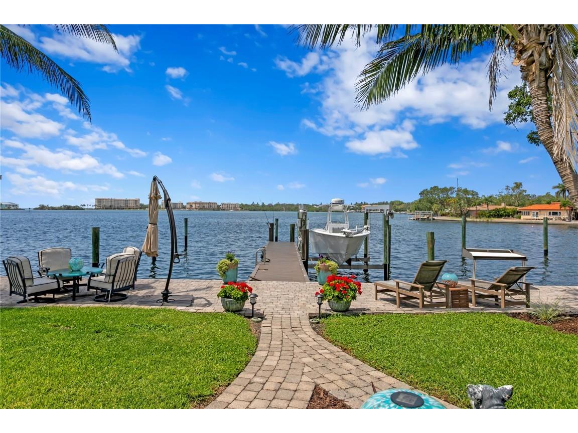 4649 Neptune Drive SE Saint Petersburg FL 33705 TB8389620 image1