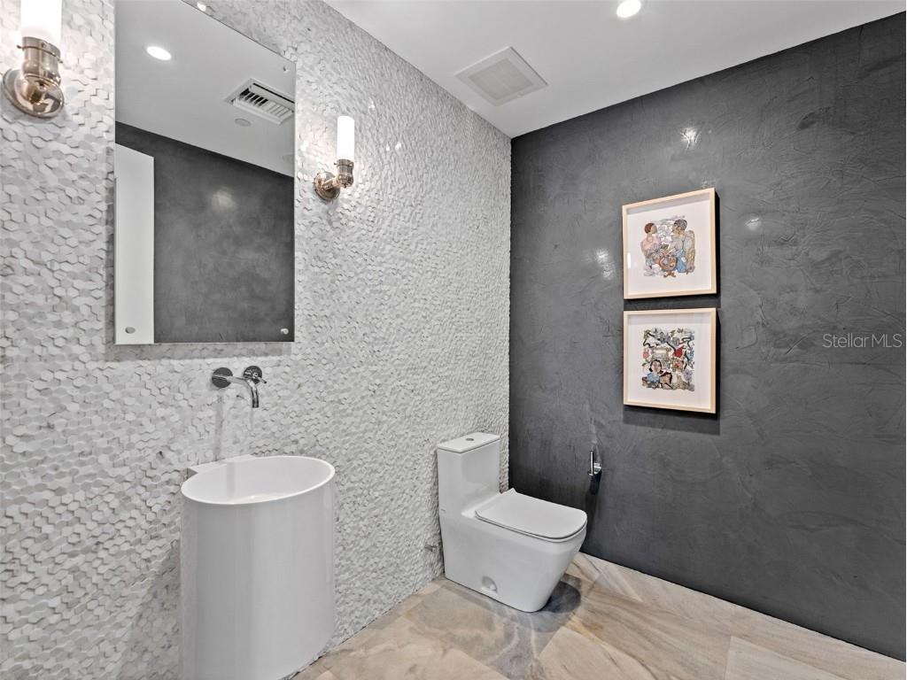 465 Central Avenue #301 Saint Petersburg FL 33701 TB8421123 image10