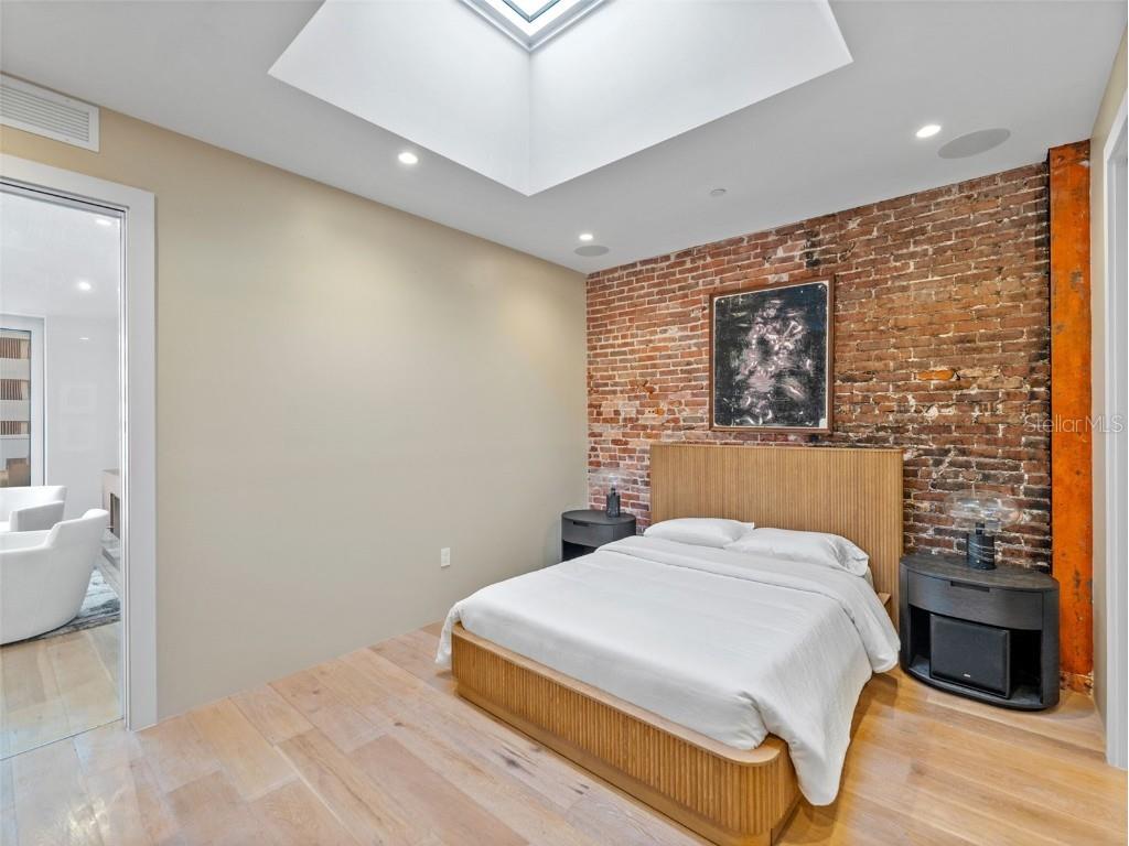 465 Central Avenue #301 Saint Petersburg FL 33701 TB8421123 image21