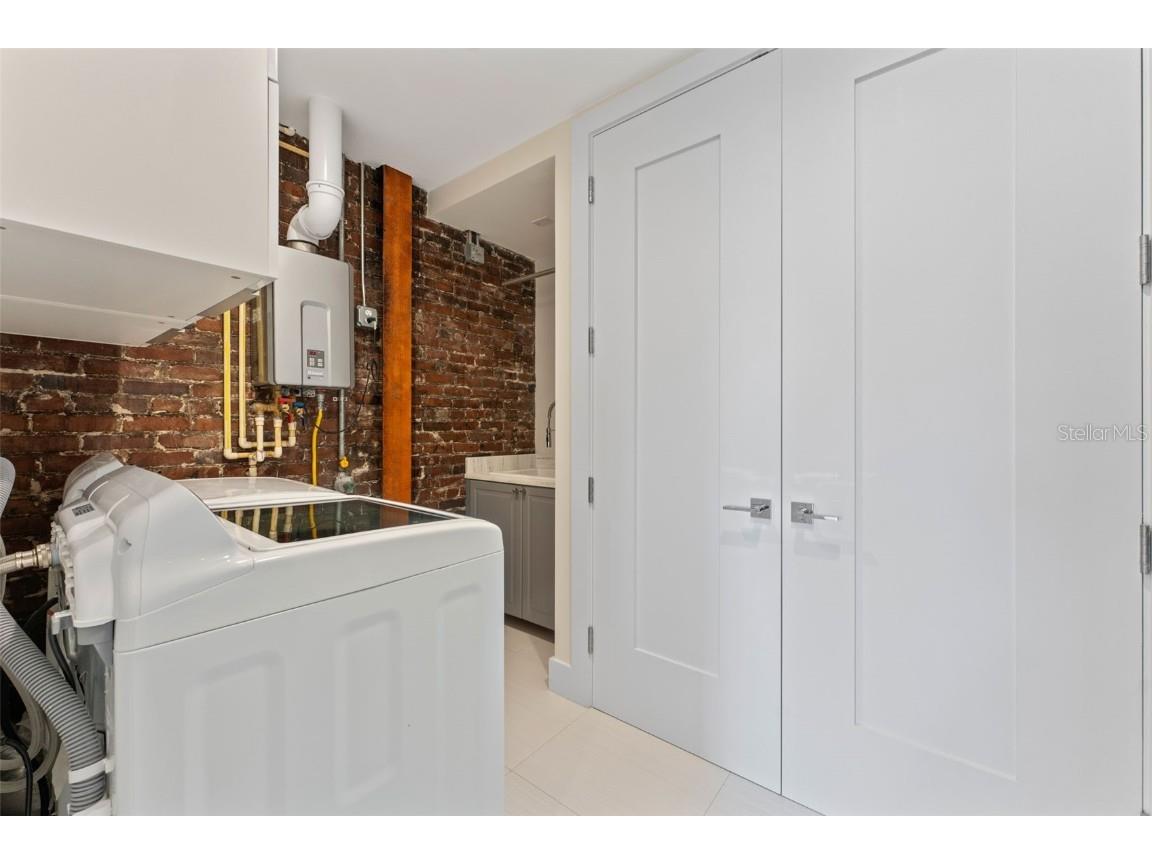 465 Central Avenue #301 Saint Petersburg FL 33701 TB8421123 image25