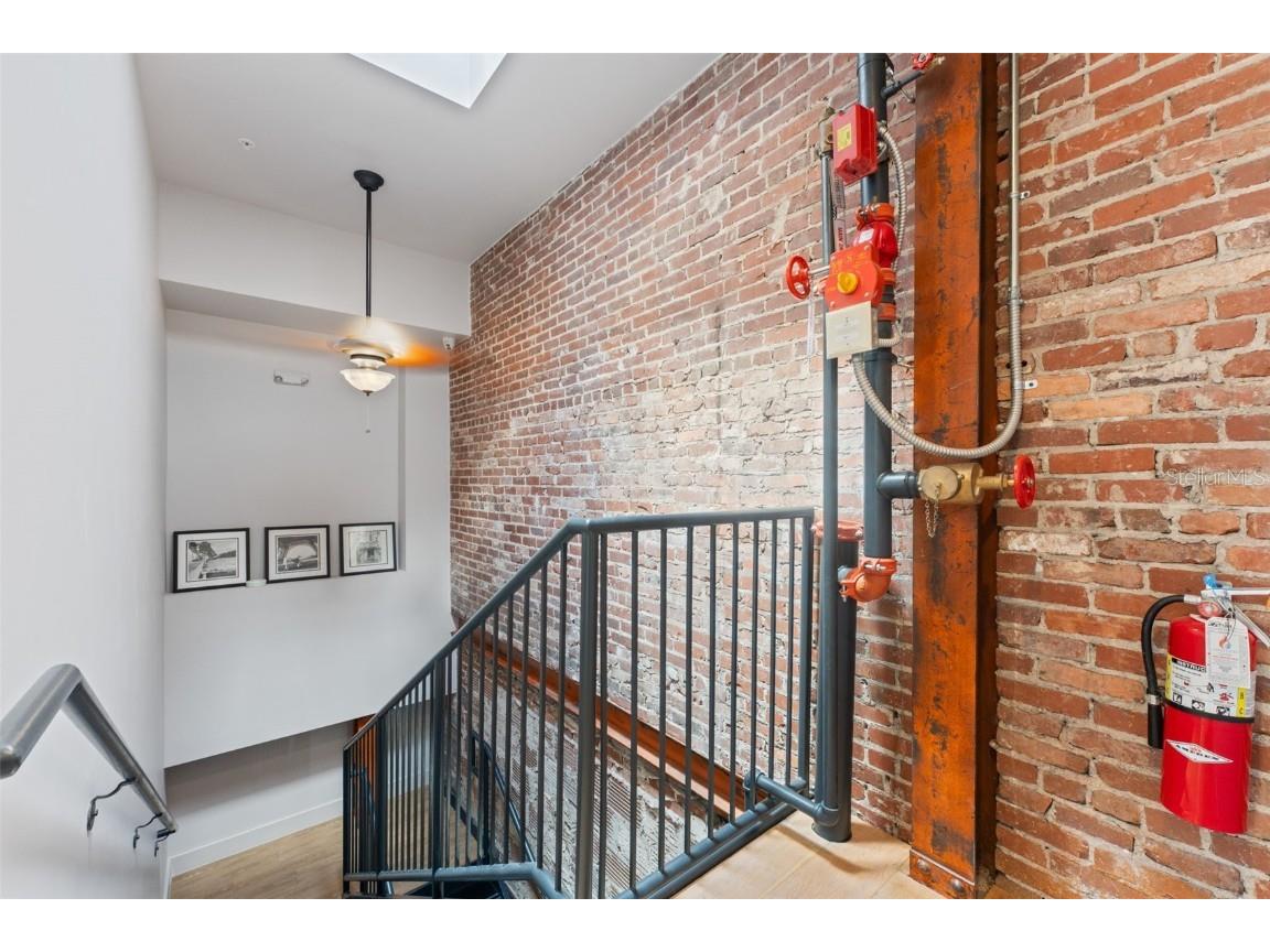 465 Central Avenue #301 Saint Petersburg FL 33701 TB8421123 image28