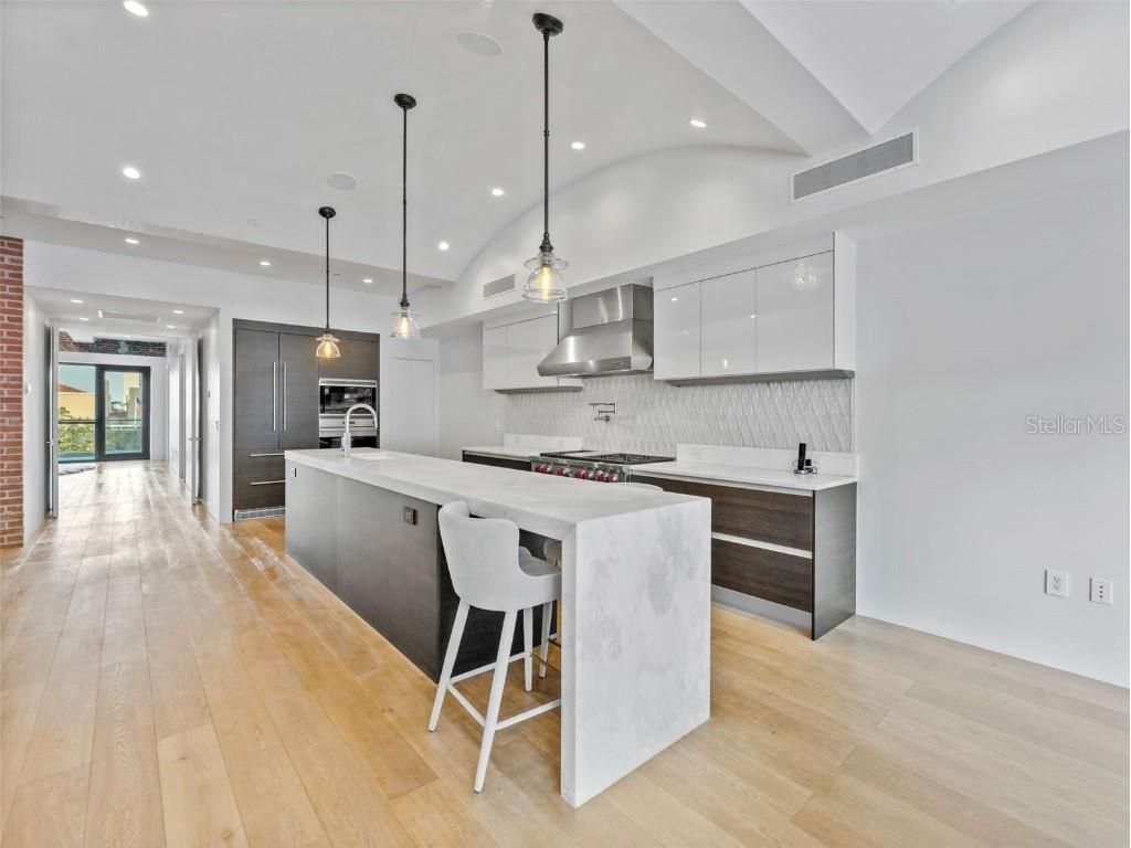 465 Central Avenue #301 Saint Petersburg FL 33701 TB8421123 image3