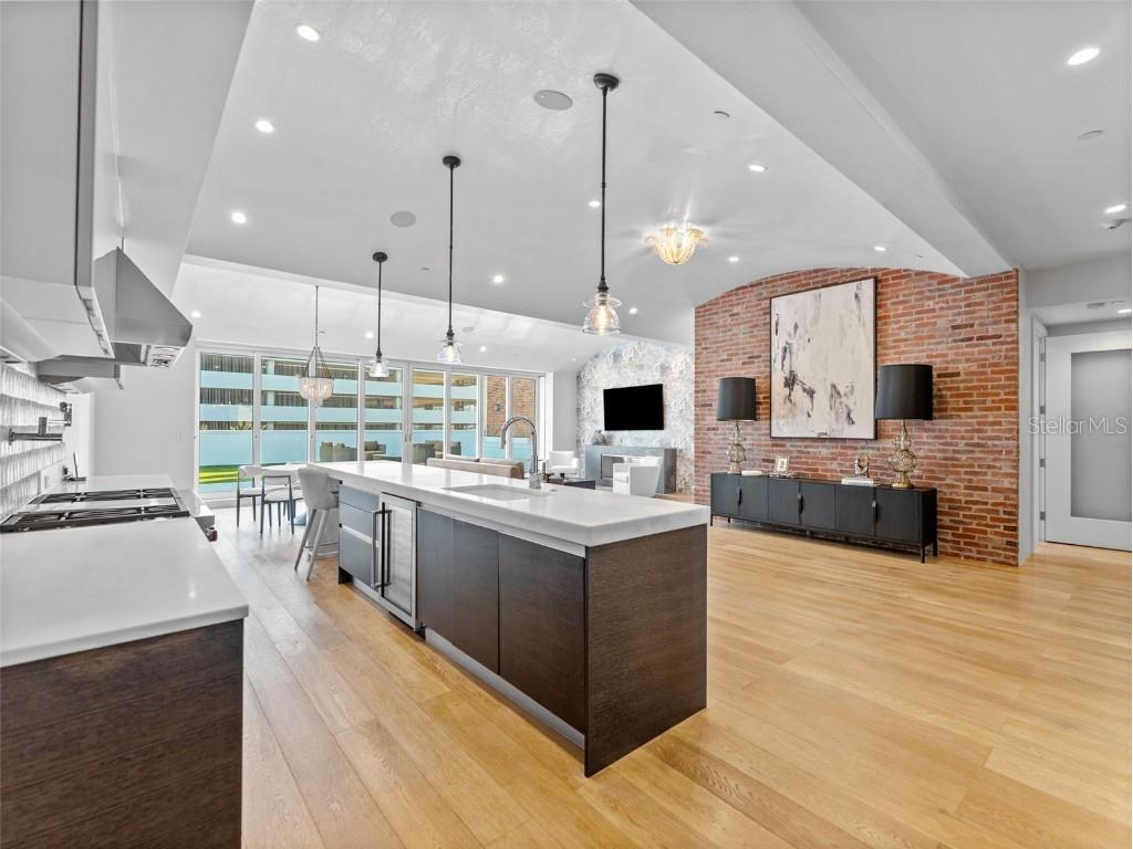 465 Central Avenue #301 Saint Petersburg FL 33701 TB8421123 image5