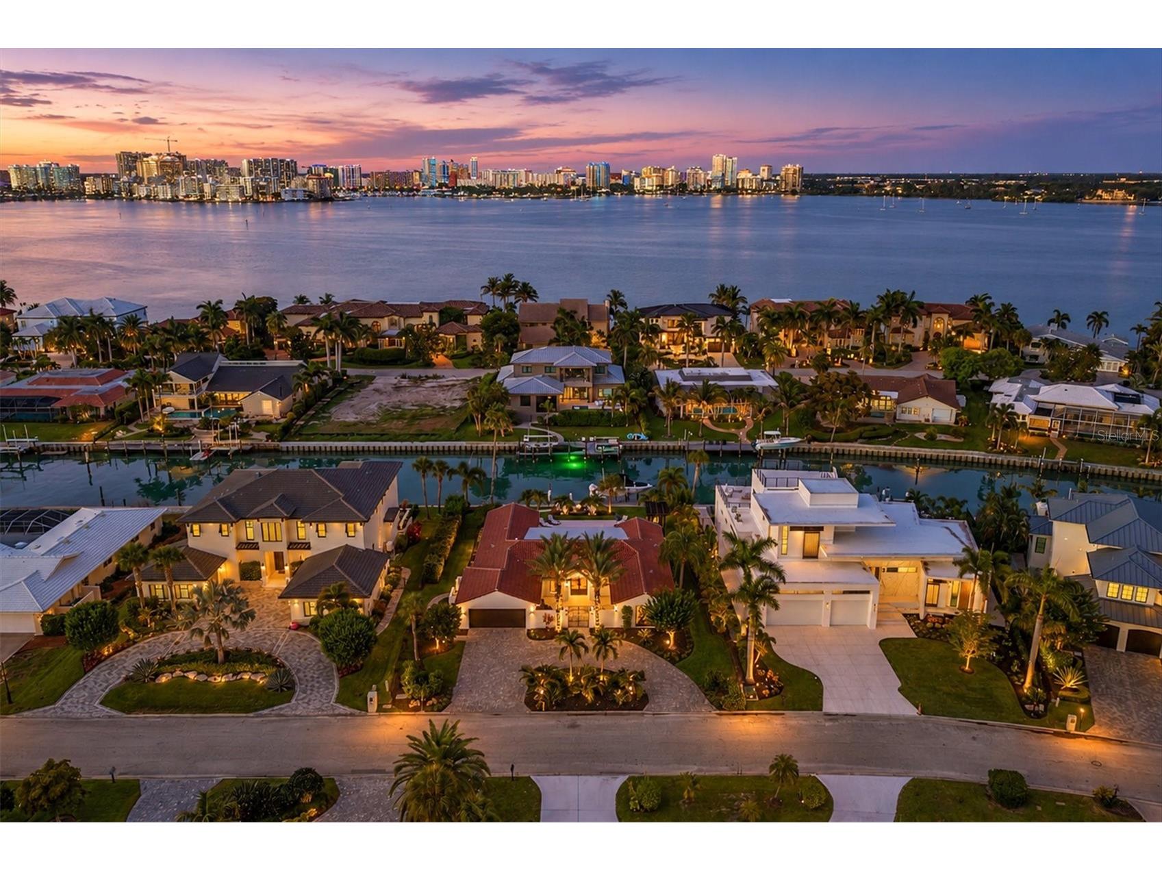 465 E Royal Flamingo Drive Sarasota FL 34236 A4696960 image1