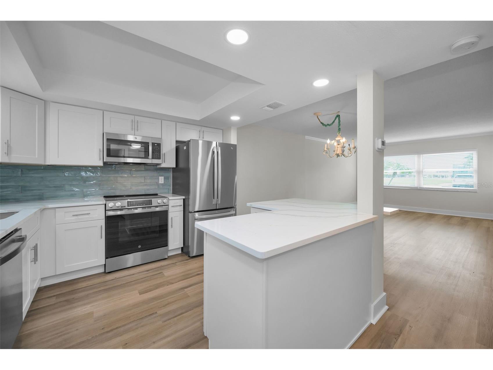 4650 Cove Circle #105 Saint Petersburg FL 33708 - BOCA CIEGA BAY TB8518276 image2