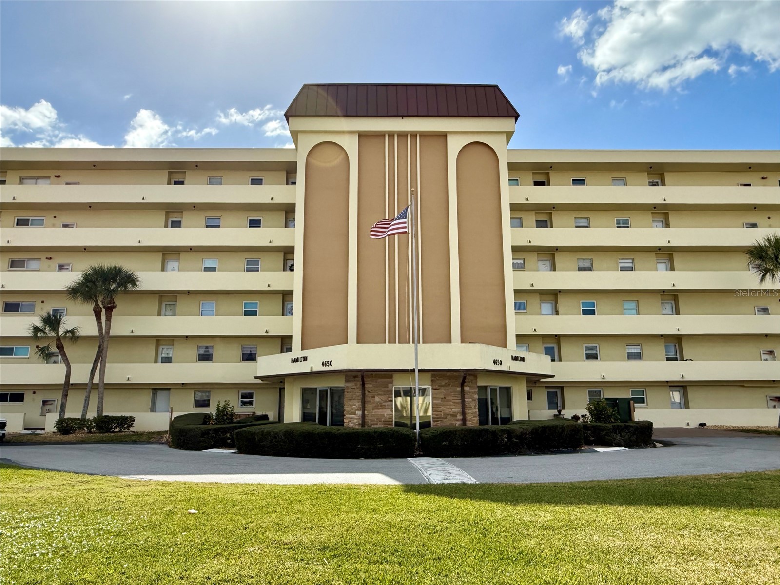 4650 Cove Circle #108 Saint Petersburg FL 33708 TB8477765 image1