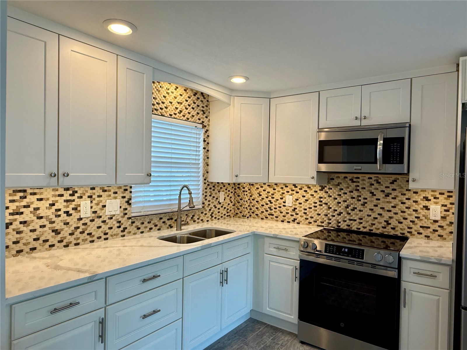 4650 Cove Circle #108 Saint Petersburg FL 33708 TB8477765 image2