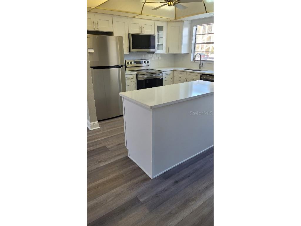 4650 Cove Circle #111 Saint Petersburg FL 33708 TB8448982 image4