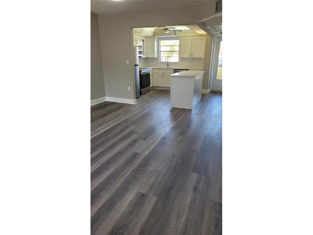 4650 Cove Circle #111 Saint Petersburg FL 33708 TB8448982 image5