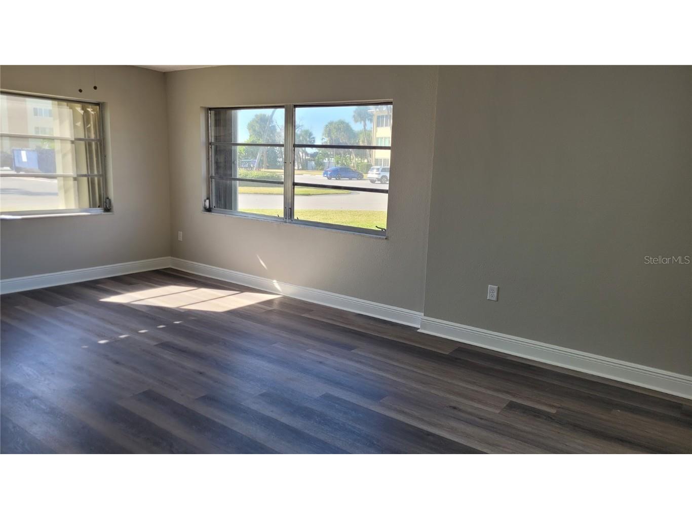 4650 Cove Circle #111 Saint Petersburg FL 33708 TB8448982 image6