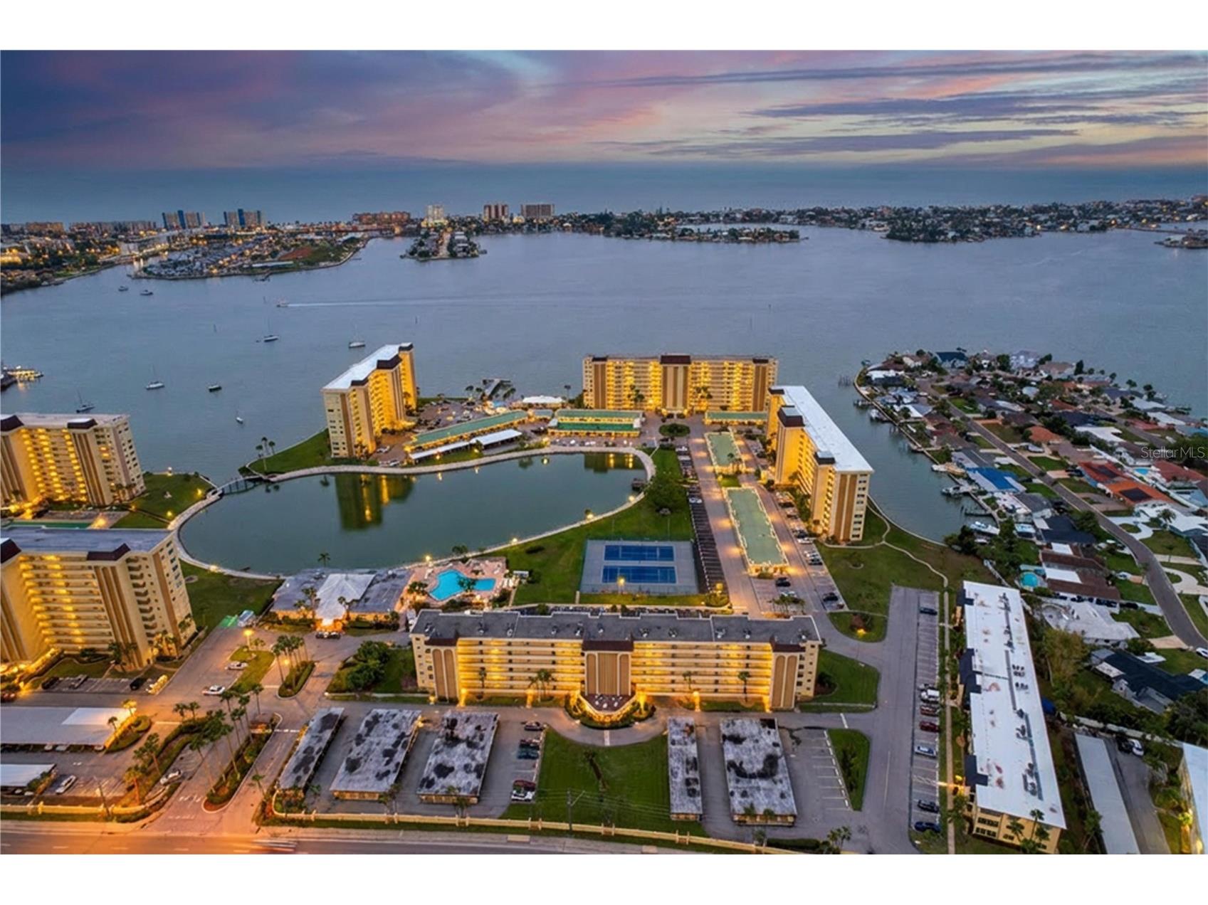 4650 Cove Circle #209 Saint Petersburg FL 33708 TB8487421 image44