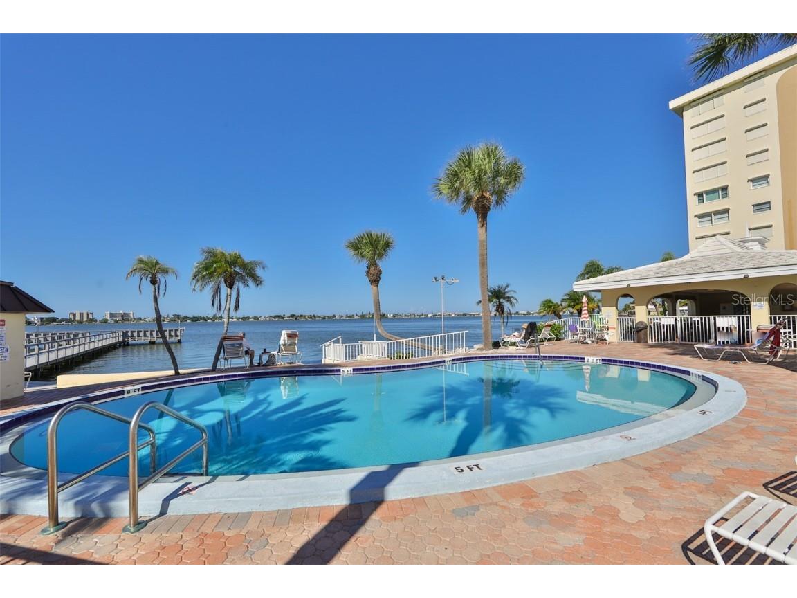 4650 Cove Circle #210 Saint Petersburg FL 33708 U8209458 image1