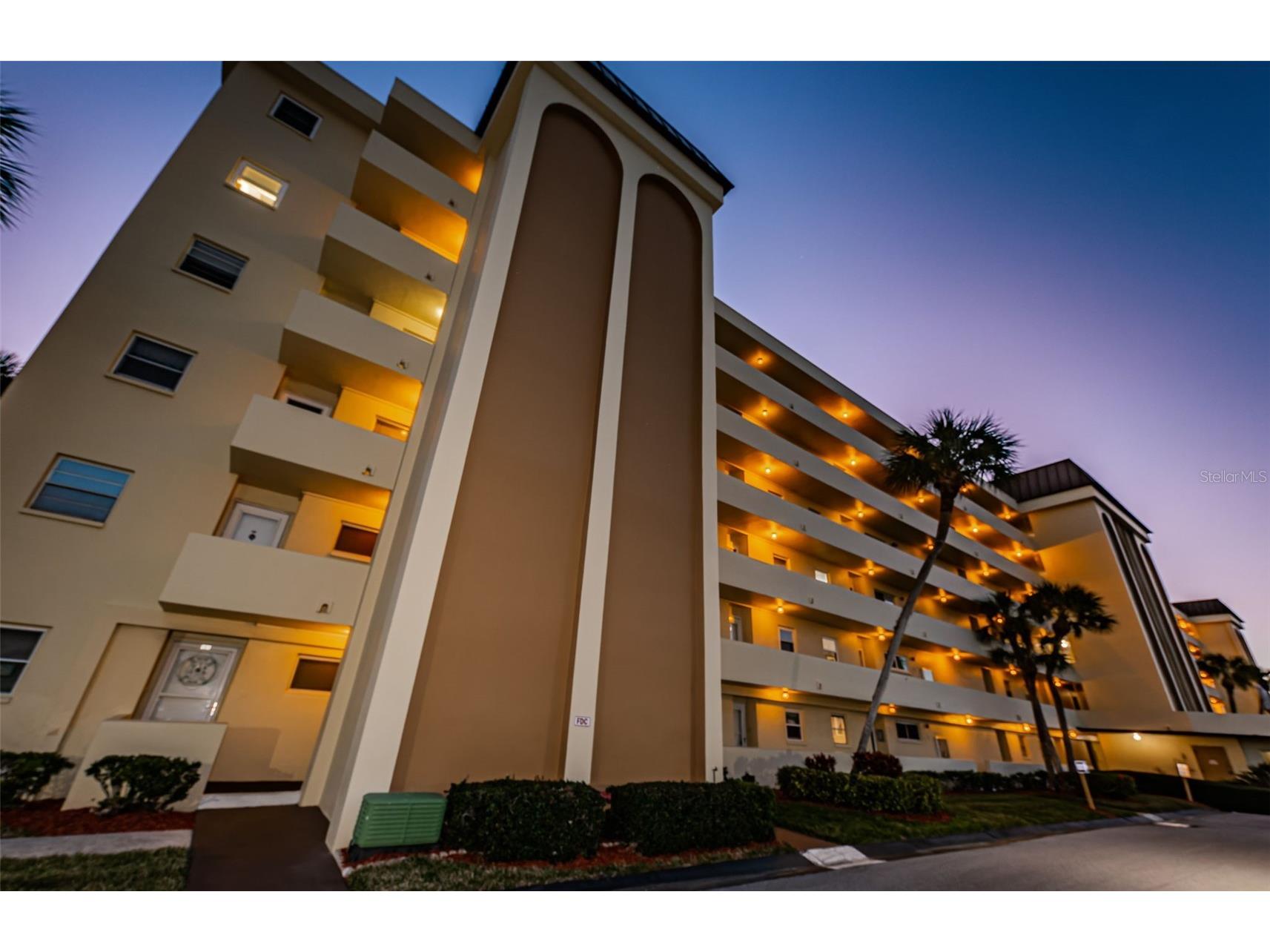 4650 Cove Circle #406 Saint Petersburg FL 33708 - BOCA CIEGA BAY TB8478244 image1