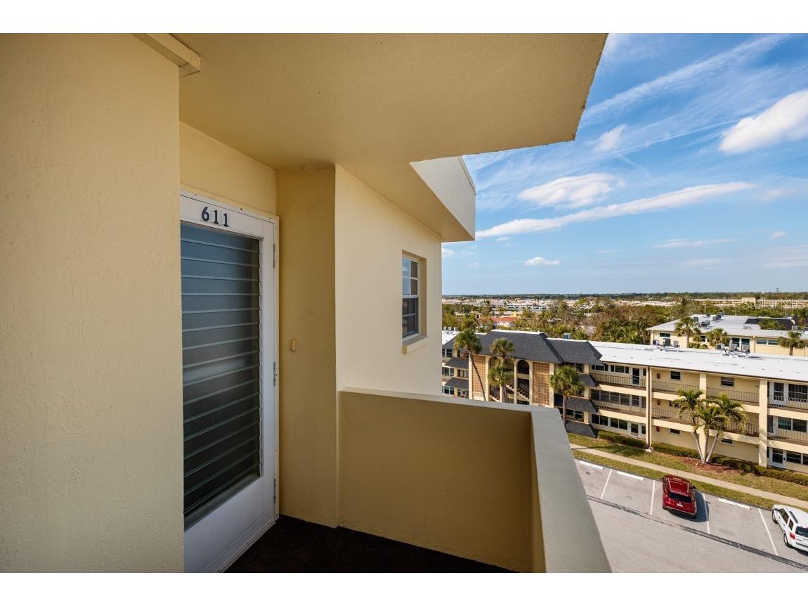 4650 Cove Circle #611 Saint Petersburg FL 33708 TB8351817 image1